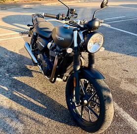 Moto Triumph Street Twin 900 anno 2019
