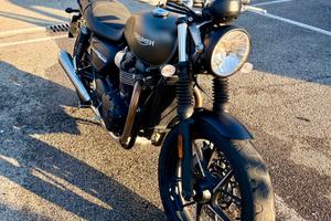 Moto Triumph Street Twin 900 anno 2019