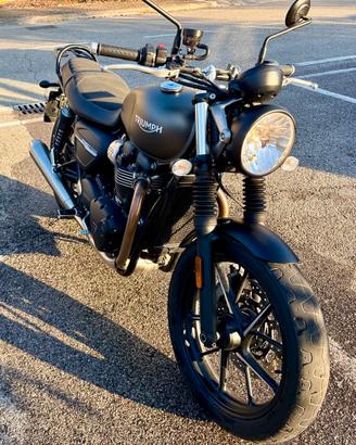 Moto Triumph Street Twin 900 anno 2019