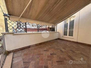 4 LOCALI A NAPOLI