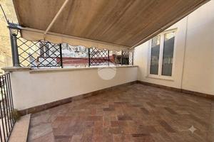 4 LOCALI A NAPOLI