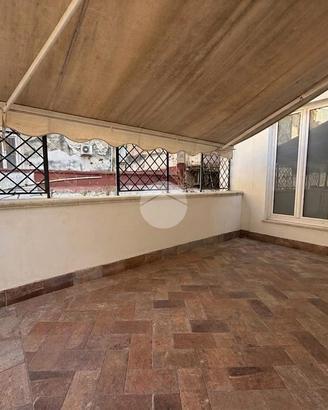 4 LOCALI A NAPOLI
