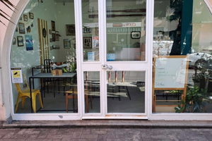 Luminosa bottega ristrutturata