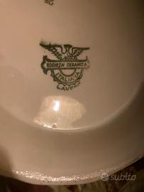 Servizio di piatti antico