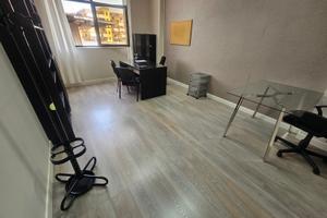 Ufficio arredato pronto linee vigilanza posti auto