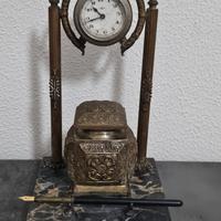 Antico orologio in bronzo dorato