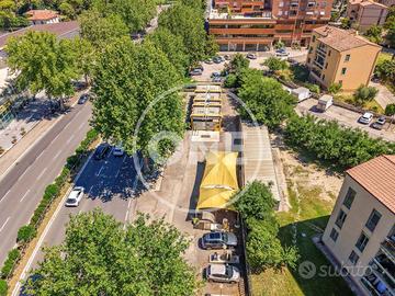 Attività / Licenza di 500 m² a Terni