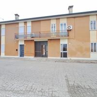 PORZIONE DI BIFAMILIARE CON GARAGE