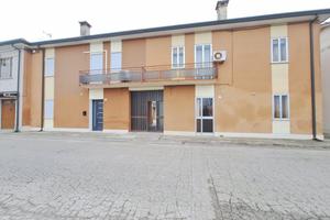 PORZIONE DI BIFAMILIARE CON GARAGE