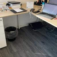 SCRIVANIA A L + CASSETTIERA BIANCA