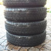 Quattro pneumatici in buone condizioni (155 r13).