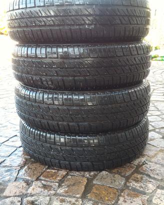 Quattro pneumatici in buone condizioni (155 r13).