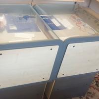 Armadietti con pianale in vetro, cassetti, vano