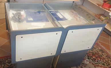 Armadietti con pianale in vetro, cassetti, vano