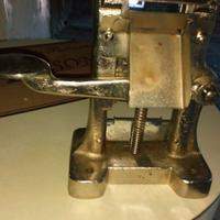 Chiuditrice tubetti manuale