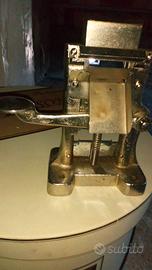 Chiuditrice tubetti manuale