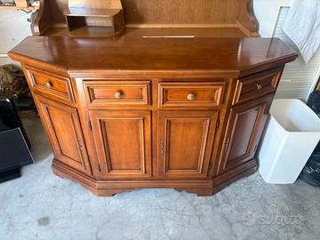 credenza in legno in stile classico