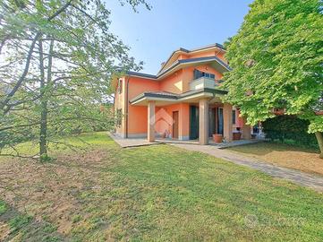 VILLA A SCHIERA A CASSANO D'ADDA
