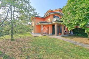 VILLA A SCHIERA A CASSANO D'ADDA