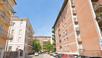 Ampio trilocale con doppi servizi via Arsenale