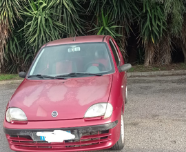 Auto fiat 600-anno 2003