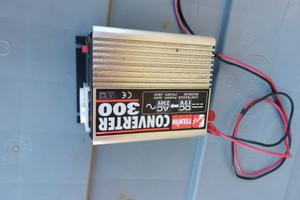 Inverter per auto 12/220 volt