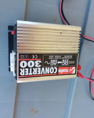 Inverter per auto 12/220 volt