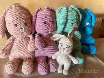 Conigli in ciniglia fatti a mano