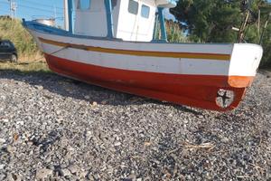 Barca a motore in legno