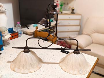 Lampadario stile rustico in ferro battuto e vetro 