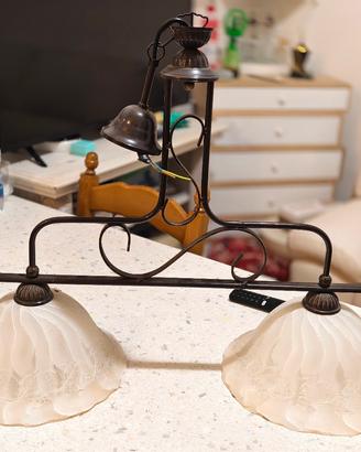 Lampadario stile rustico in ferro battuto e vetro 