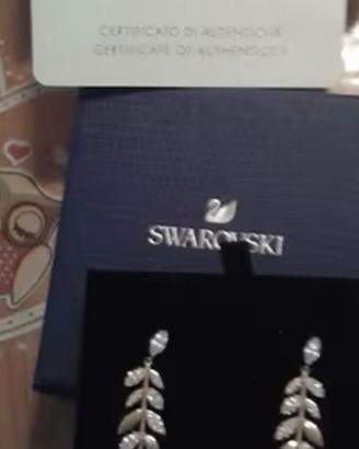 Orecchini braccialetti e collana