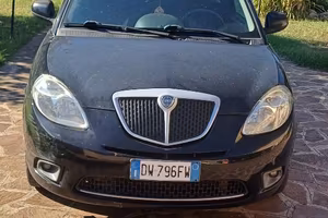 Lancia ypsilon 1.4 benzina anno 2009