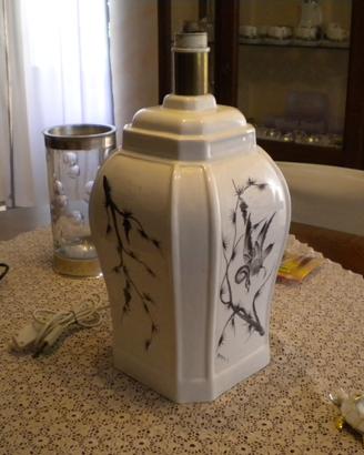 Lampada da tavolo con base in ceramica e paralume