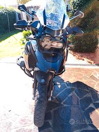 Stupenda BMW 1250 GS con cerchi neri