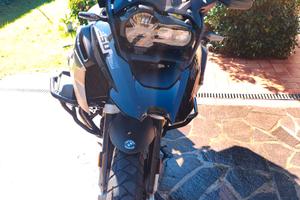 Stupenda BMW 1250 GS con cerchi neri