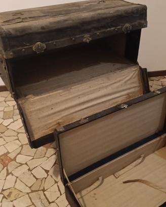 Baule antico per auto