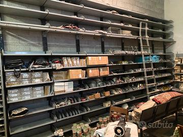 Scaffalatura a muro.