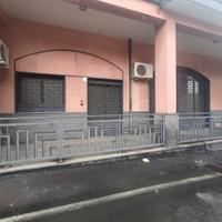 Bottega con 3 vetrive -zona centrale
