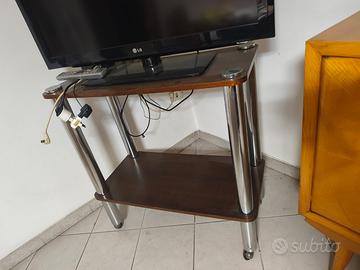 Tavolo con ruote per TV o supporto di assistenza.