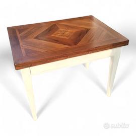 Tavolo classico con piano in noce e basa laccata a