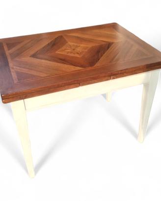 Tavolo classico con piano in noce e basa laccata a