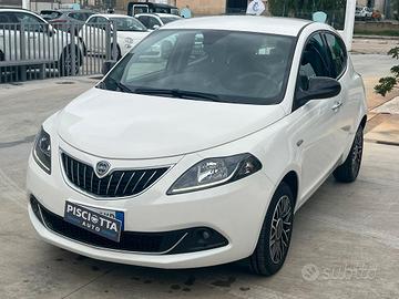 Lancia Ypsilon 1.0 firefly hybrid Platino s&s 70cv
