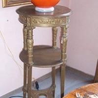 gheridon dorato antico con due ripiani