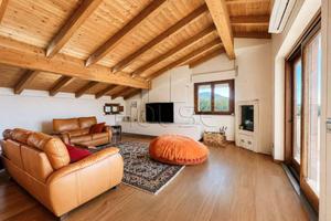 Casa indipendente di 200 m² con 5 locali e box aut