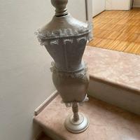 Manichino porta gioielli in legno + pizzo