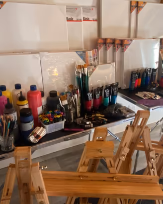 Kit pittura: cavalletti, tele, acrilici, pennelli