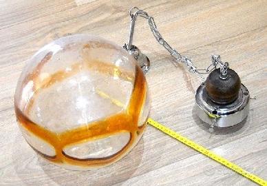 Lampadario vintage in vetro decorato a boccia