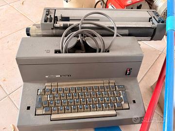 Macchina da scrivere olivetti tekne 3