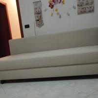 Divano letto beige in ottime condizion i